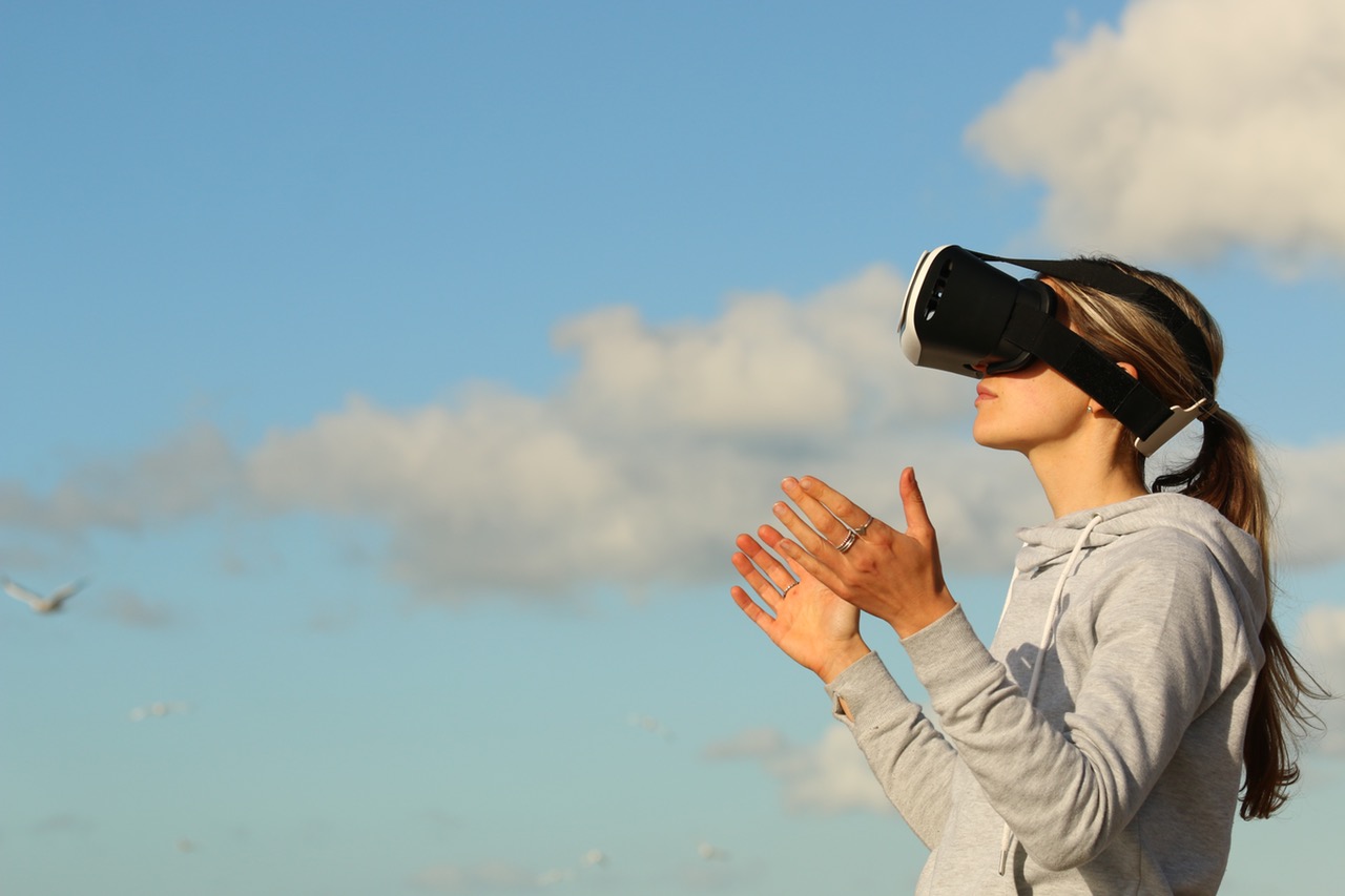 What's the Difference Between Virtual Reality, Augmented Reality and Mixed Reality?